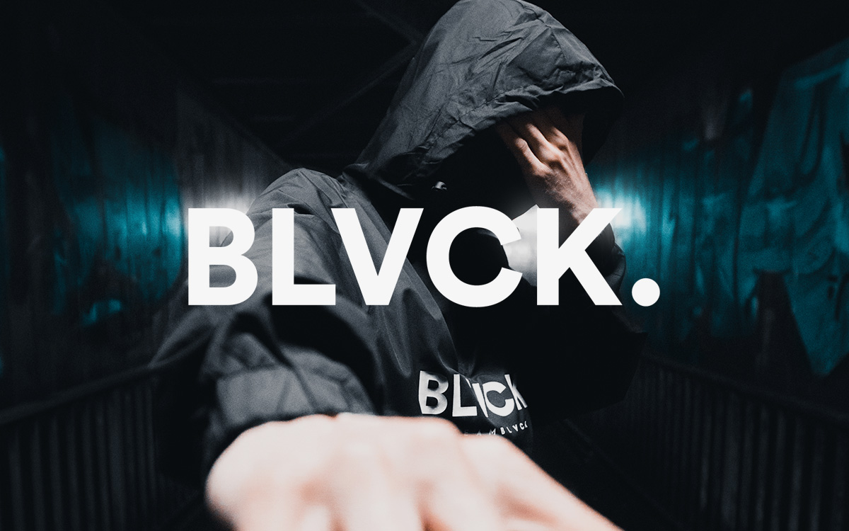 Blvcktones Logo mit Mann in dunkler Jacke